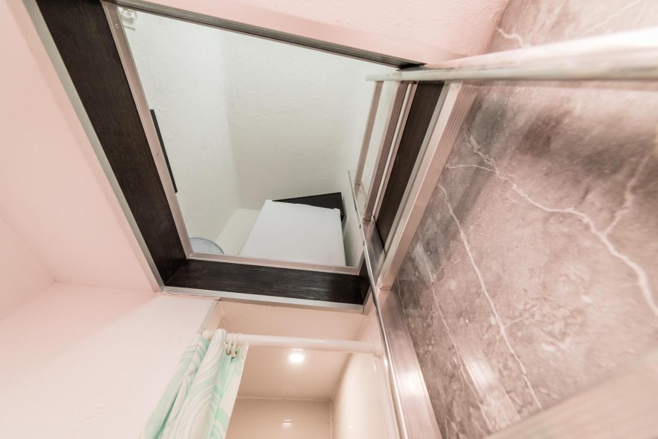 Micro Apartments 2,5 Qm - Najmniejsze Apartamenty Swiata 2,5 Mkw Krakow Bagian luar foto