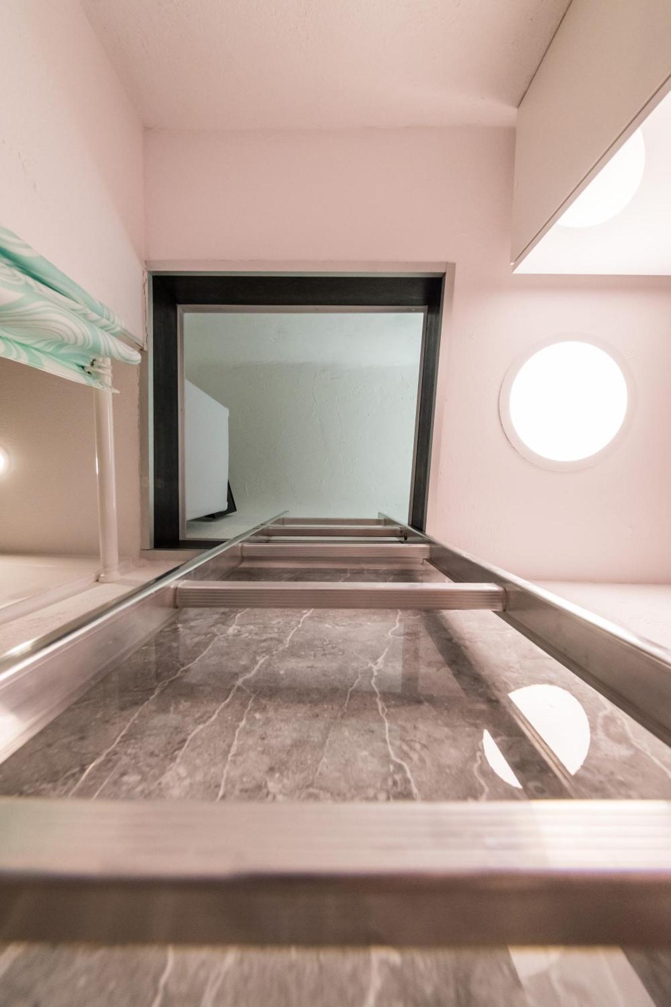 Micro Apartments 2,5 Qm - Najmniejsze Apartamenty Swiata 2,5 Mkw Krakow Bagian luar foto